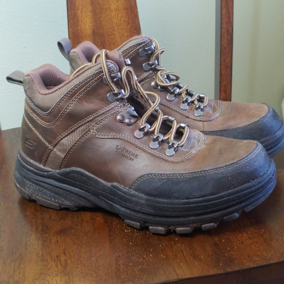 sketcher hiking boots